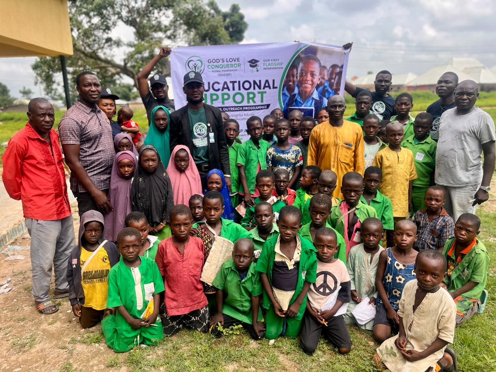 GLCGF Field Team with Community Beneficiaries